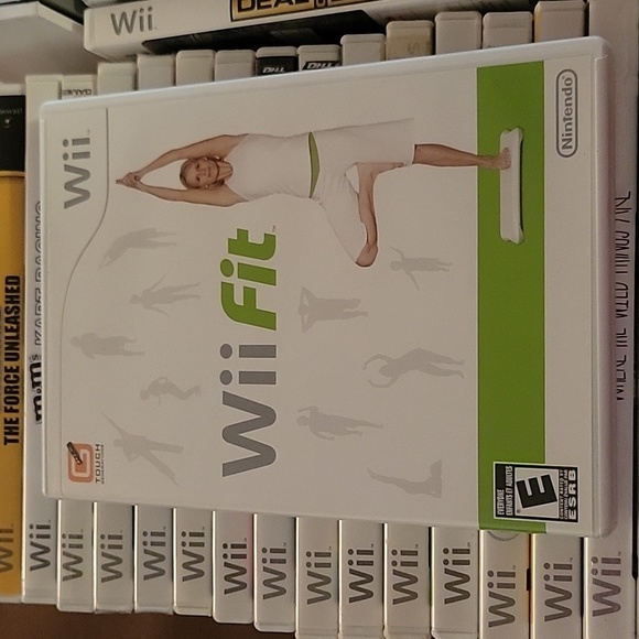 Wii Fit - Wii Game No Visable Stratches Original Case & Paper Inserts Like New - Picture 1 of 5